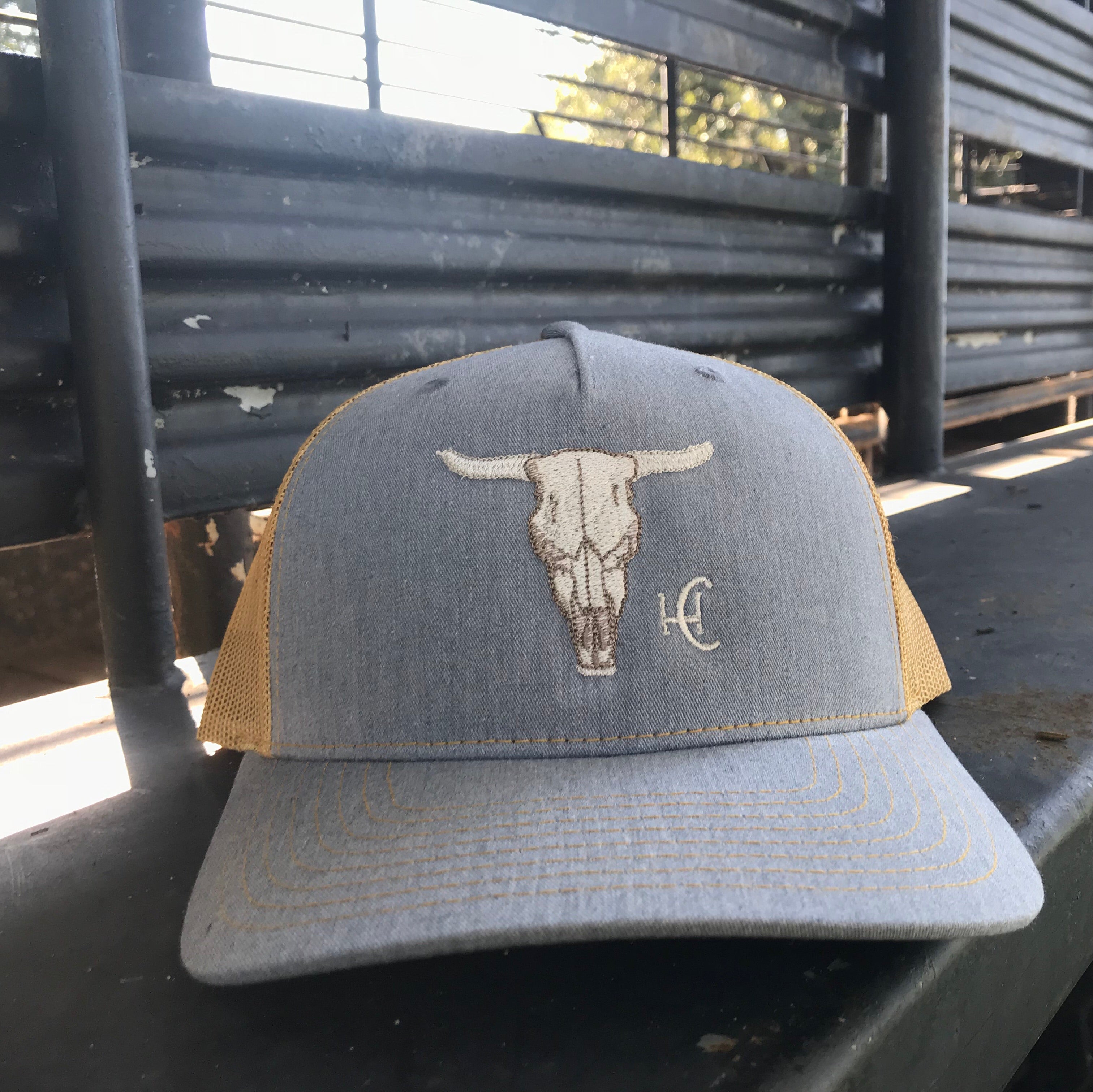 Cow Skull Heather Gray/Amber Gold
